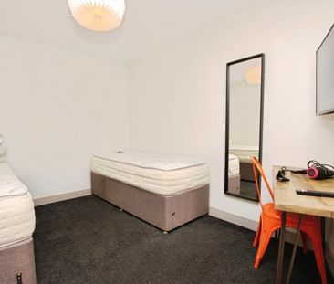 4 bedroom townhouse to rent - Photo 2