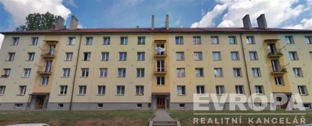 Pronájem bytu 2+1, 47+ m2, Bruntál Švermova, park přímo u domu - Fotografie 4