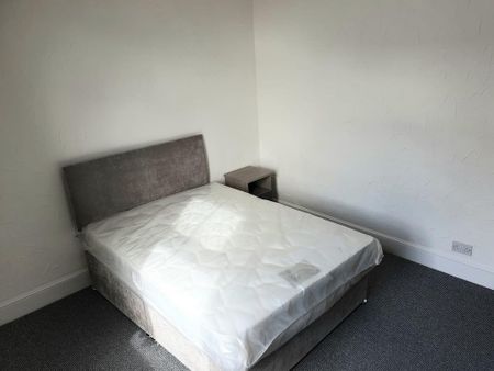 6 bedroom house of multiple occupation to rent - Photo 3