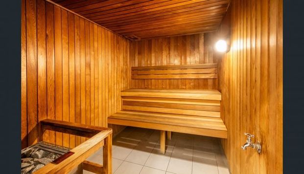 A Statement of Luxury – Exclusive Three-Level Penthouse with Rooftop Garden and Coastal Views - Fully Furnished - Photo 1