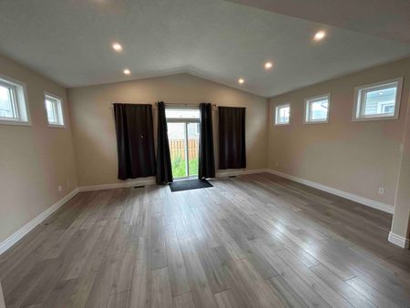 UpperLevel-604 Gwen Ave, Kingston, ON K7P 0L2 - Photo 4