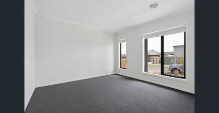 Sophisticated Living in Modern Home - Photo 2