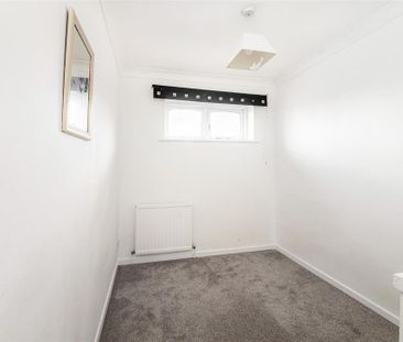 3 bedroom link detached house to rent - Photo 3