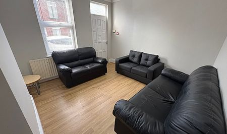 4-Bed Student Property in a Great Area - Photo 4