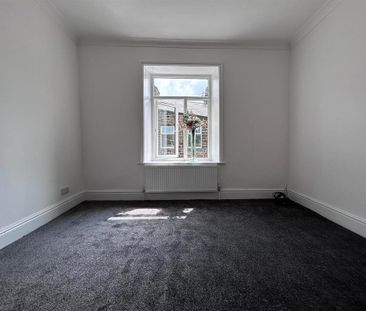 2 bedroom end of terrace house to rent - Photo 3