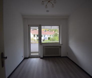 Bremerhaven-Speckenbüttel // Renoviertes Reihenmittelhaus samt Voll... - Foto 2