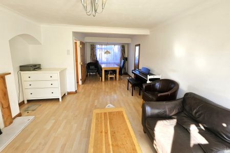 Church Road, West Byfleet, Surrey, KT14 - Photo 2