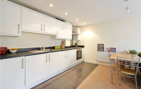 1 Bed Flat, Augustine Bell Tower, E3 - Photo 4