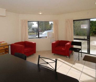 Fully furnished studio unit located in a quiet, residential street ... - Photo 2