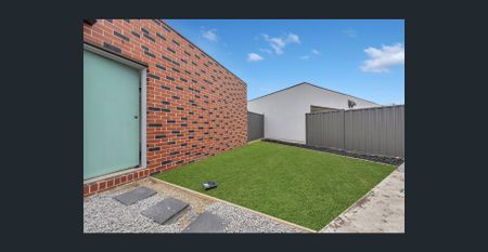 Functional 4-bedroom townhouse in the Evergreen Estate! - Photo 5