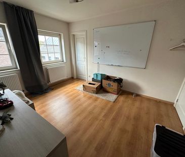Rustig gelegen woning met 3 slaapkamers. - Photo 2