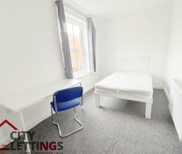 5 Bedroom Town House - Photo 5