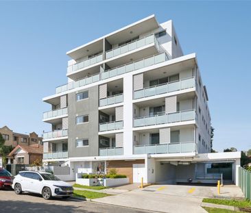 NEAR NEW WITH LARGE COURTYARD!! - Photo 6