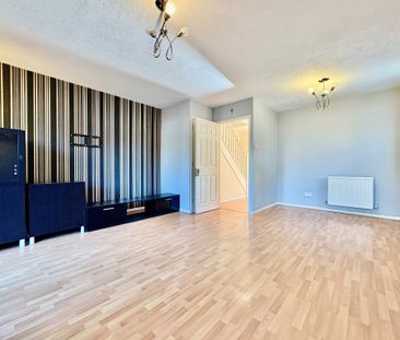 Village Close, Herts, Hoddesdon - Photo 2