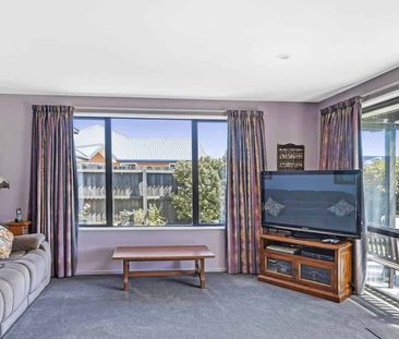 Executive Three Bedroom Family Home in Burnside High School Zone! - Photo 1