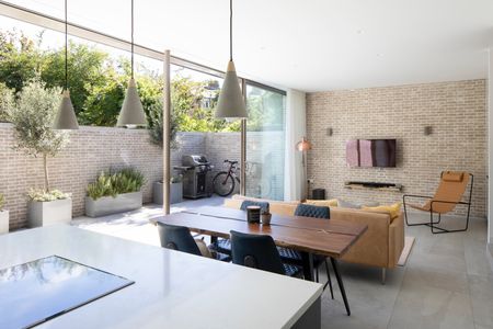 3 Bed Detached House, Morris Gardens, SW18 - Photo 2