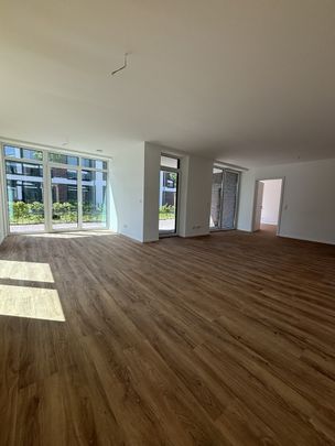 Sonnige Erdgeschosswohnung am Norder Tor mit großer Terrasse zur Miete! - Photo 1