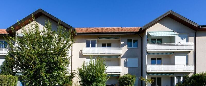 Charming neighborhood of small buildings - Photo 1