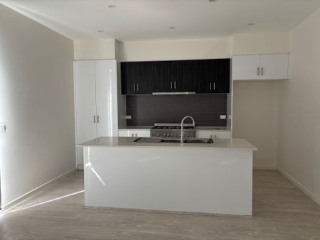Modern Townhouse Living in Craigieburn - Photo 5