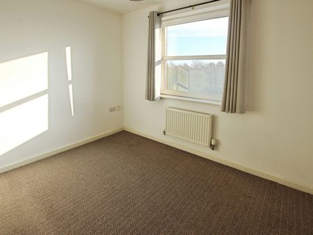 Flat to rent on - Photo 2