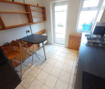 4 bedroom terraced house to rent - Photo 6