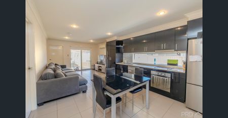 MODERN 4 BEDROOM FAMILY HOME - Photo 3