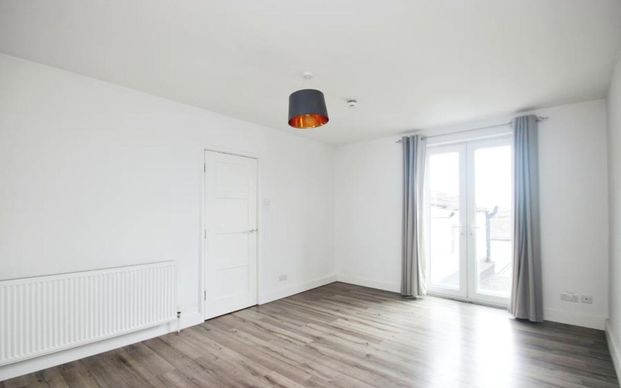 Ocean present this modern 2 bedroom first floor flat located on North Street close to shops, cafes and restaurants. Available on an unfurnished basis in June, - Photo 1