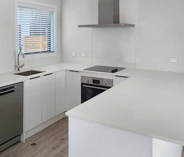 Spacious Townhouse - Photo 1