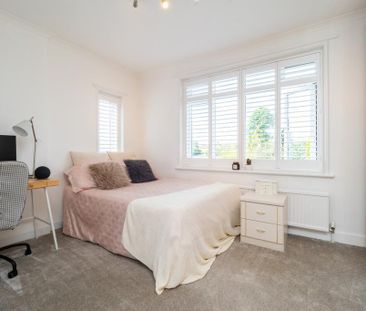 5 bedroom detached house to rent - Photo 2