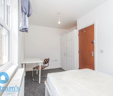 5 bed Apartment for Rent - Photo 6