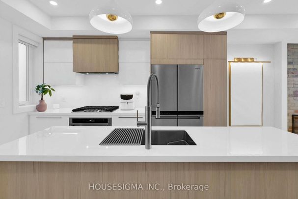 274 Roxton Road apartment — Toronto, ON (3-Bedroom) - 3 Bedroom - Photo 1