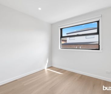 Brand new contemporary townhouse in prime Bulleen location - Photo 3