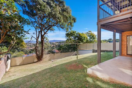 Stunningly Renovated Family Home with Breathtaking Escarpment Views - Photo 3