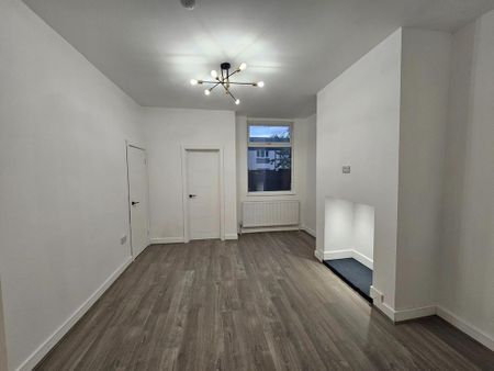 4 bedroom terraced house to rent - Photo 4