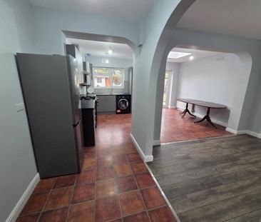 4 bedroom semi-detached house to rent - Photo 6