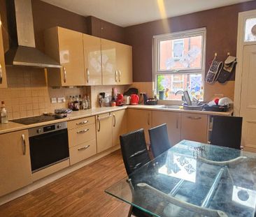 6 Bed - 9 Hessle Terrace, Hyde Park, Leeds - LS6 1EQ - Student - Photo 4