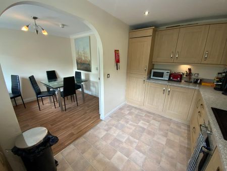 1 bedroom in a house share to rent - Photo 4