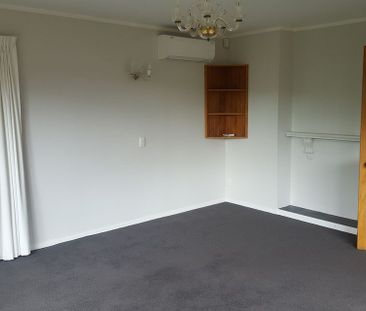 Lovely private 3 bdrm, Dbl Garage Home, L/Hutt - Photo 6