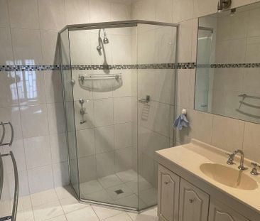 Large Family Home Close To CBD - Photo 2