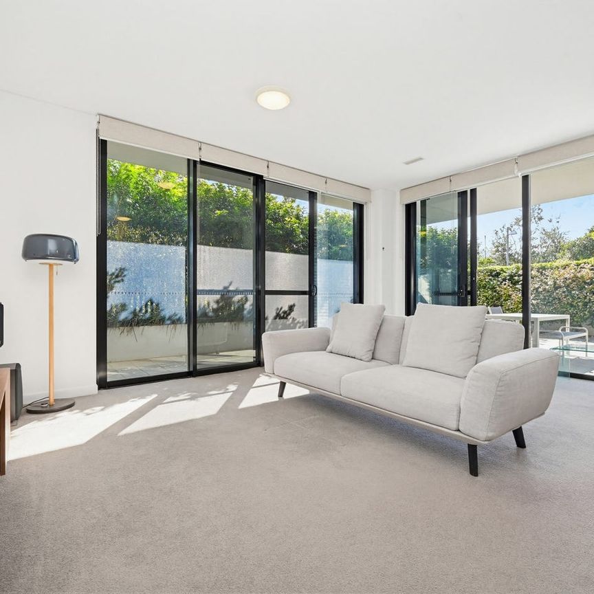 Spacious 3 Bedroom Apartment with Massive Courtyard - Photo 1