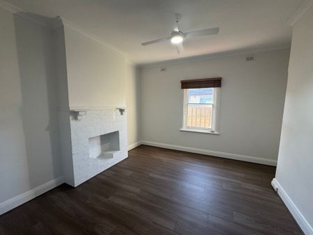 Spacious 4-Bedroom Character Bungalow in Prime Coastal Location - Photo 5