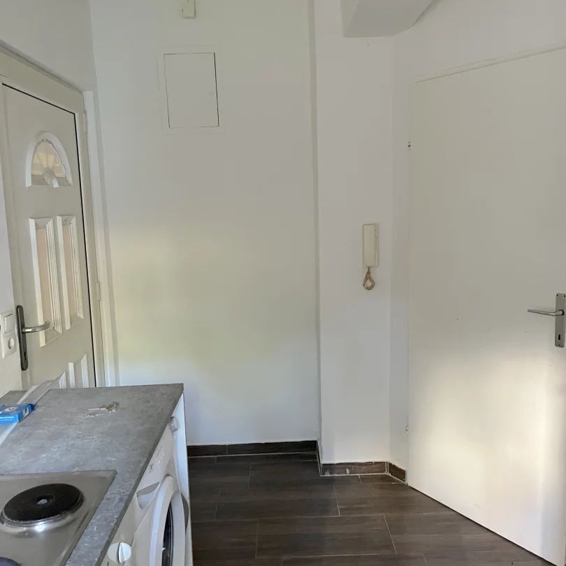 Ruhige 1,5-Zimmer Wohnung mit Blick in den grünen Innenhof - Photo 1