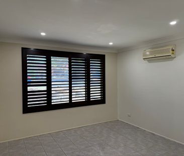 FAMILY HOME IN THE HAERT OF MACQUARIE FIELDS !! - Photo 2