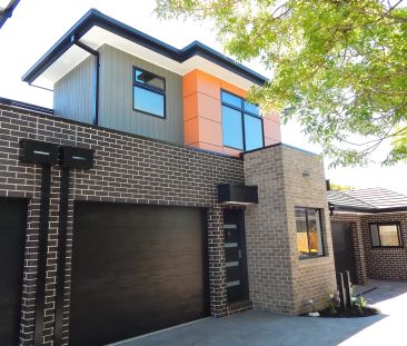 “Lakeside Living at its Finest!” - Photo 6