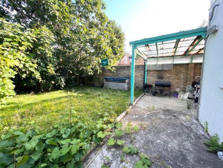 1 bedroom in a house share to rent - Photo 5