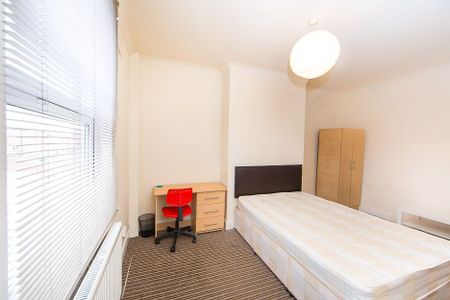 Queens Road, Hyde Park, Leeds - Photo 4