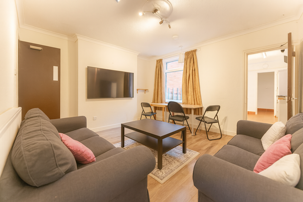 10 Tiverton Road Part Bills Inc - Photo 1