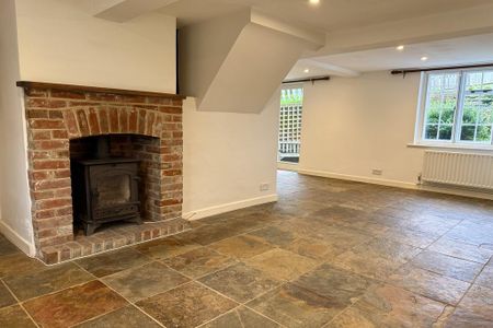 3 bedroom detached house to rent - Photo 2