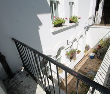 3 Bed Flat, West Hill, HA2 - Photo 2