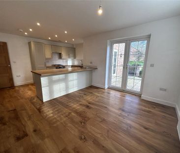 4 bedroom detached house to rent - Photo 2